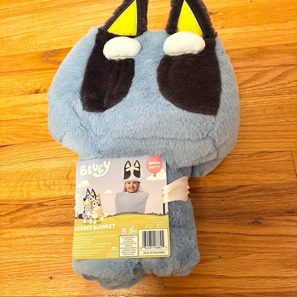 Bluey Hooded Blanket - Soft Blue and Black